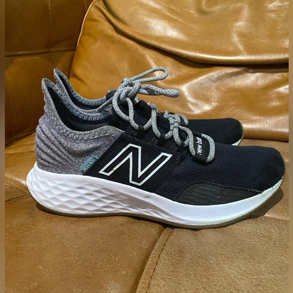 New Balance sneakers - Picture 1 of 6